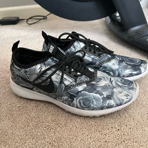 Nike Womens Floral Print Sneakers- Size 7